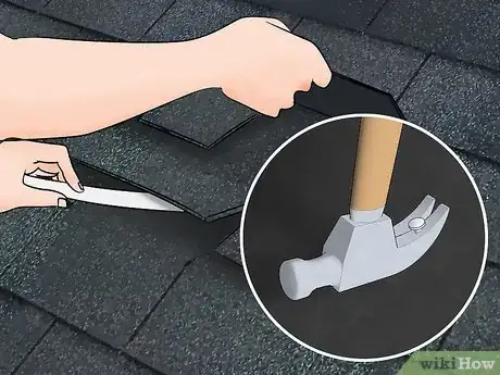 Imagen titulada Replace Damaged Roof Shingles Step 6