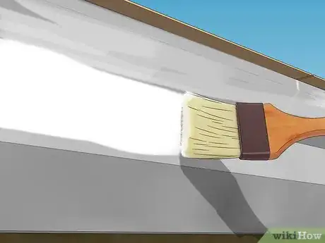 Imagen titulada Paint Gutters Step 14