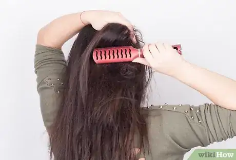 Imagen titulada Prevent Hair from Knotting Step 1