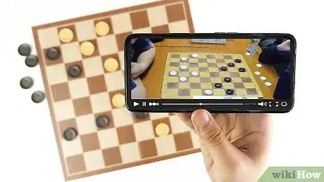 Imagen titulada Play Checkers Step 16