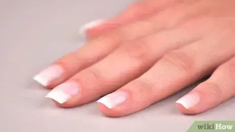 Imagen titulada Do Gel Nails with Tips Step 7