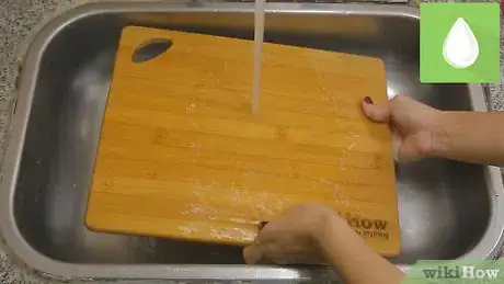 Imagen titulada Clean a Cutting Board Step 1