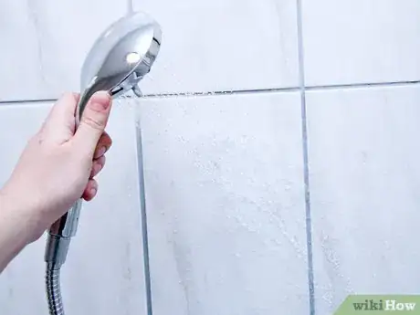 Imagen titulada Remove Soap Scum from Tile Step 10