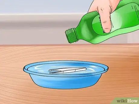 Imagen titulada Use Rubbing Alcohol Step 4