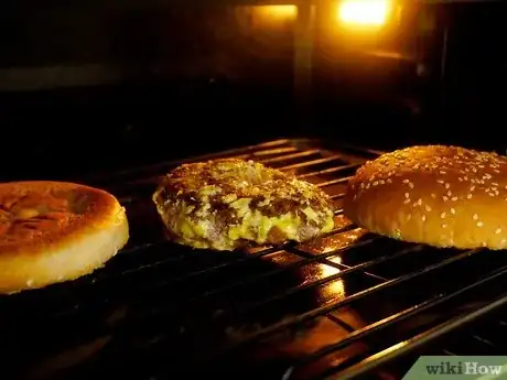 Imagen titulada Reheat a Cheeseburger Step 15