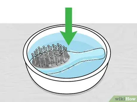 Imagen titulada Clean a Bristled Hairbrush Step 10