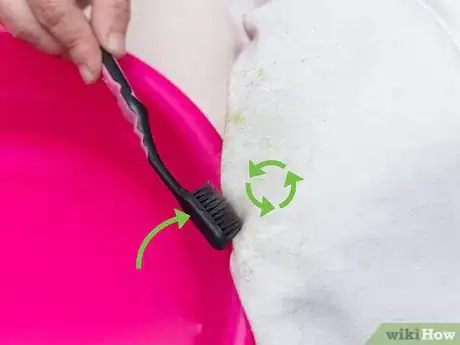 Imagen titulada Remove Grass Stains from Clothing Step 14