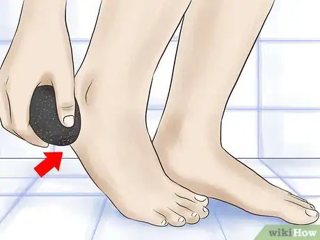 Imagen titulada Shave Dead Skin off Feet Step 7