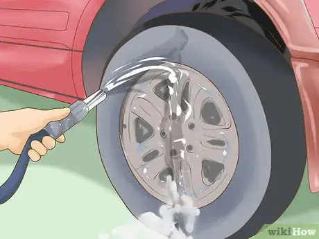 Imagen titulada Clean the Tires on Your Car Step 4