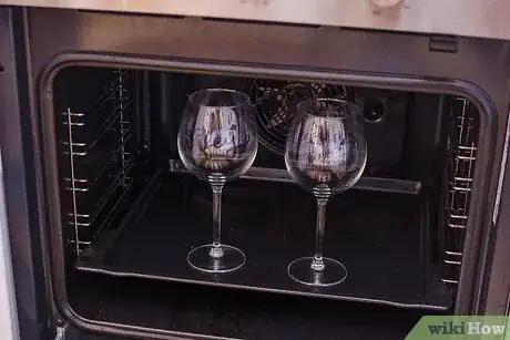 Imagen titulada Decorate Wine Glasses Step 10