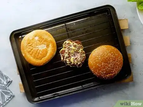 Imagen titulada Reheat a Cheeseburger Step 14