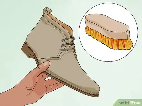 Imagen titulada Remove Salt Stains from Shoes Step 1