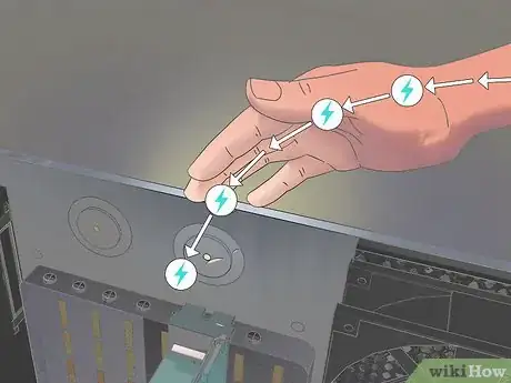 Imagen titulada Ground Yourself to Avoid Destroying a Computer with Electrostatic Discharge Step 6