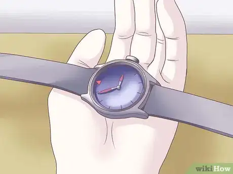 Imagen titulada Use an Analog Watch as a Compass Step 1