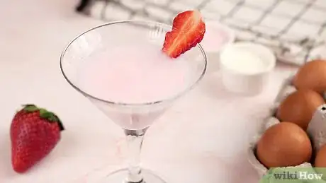 Imagen titulada Drink Baileys Strawberry and Cream Step 1