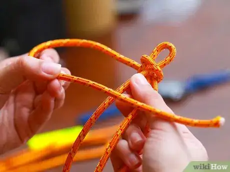 Imagen titulada Make a Paracord Bracelet Step 6