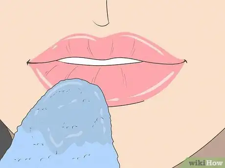 Imagen titulada Get Kissable Lips Step 4