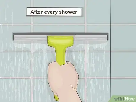 Imagen titulada Clean Soap Scum from Glass Shower Doors Step 8