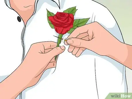 Imagen titulada Pin on a Boutonniere Step 11