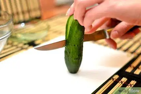 Imagen titulada Peel and Seed a Cucumber Step 6