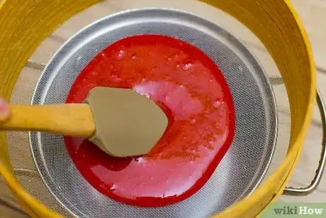 Imagen titulada Make Homemade Strawberry Frosting Step 12