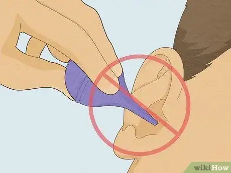 Imagen titulada Remove a Bug from Your Ear Step 12