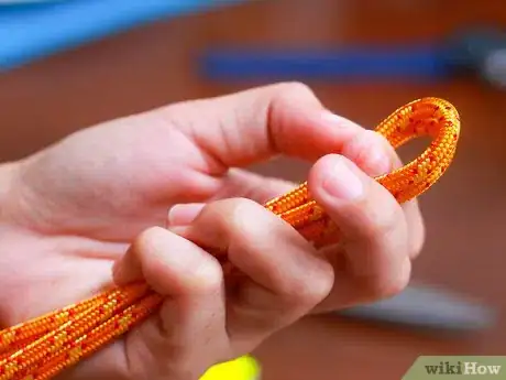 Imagen titulada Make a Paracord Bracelet Step 2