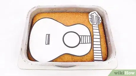 Imagen titulada Make a Guitar Cake Step 2