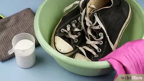 Imagen titulada Clean Converse All Stars Step 1