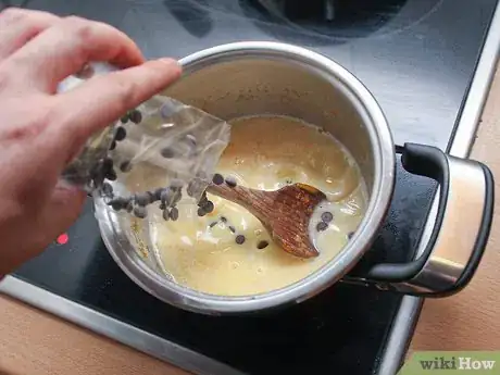 Imagen titulada Make Chocolate Filled Donuts Step 10