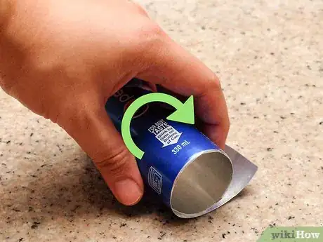 Imagen titulada Disguise Your Beer Can With a Soda Can Step 7