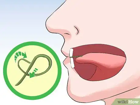 Imagen titulada Tie a Knot in a Cherry Stem With Your Tongue Step 6