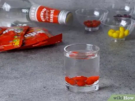 Imagen titulada Make Skittles Vodka Step 2