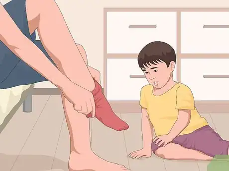 Imagen titulada Teach Children to Put a Sock on a Foot Step 2