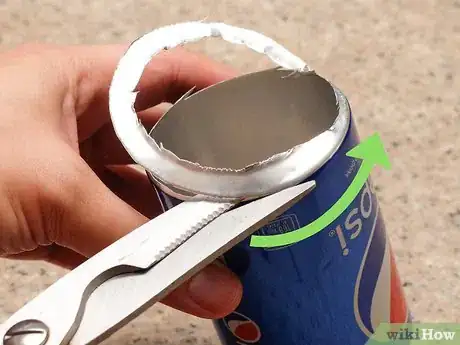 Imagen titulada Disguise Your Beer Can With a Soda Can Step 4