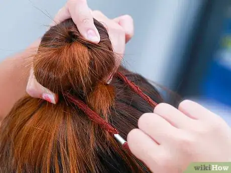 Imagen titulada Do a Doughnut Bun Without a Doughnut Step 3