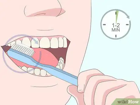 Imagen titulada Whiten Teeth With Baking Soda Step 2