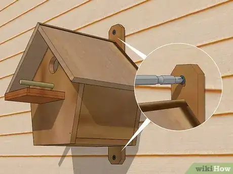 Imagen titulada Hang a Bird House Step 14