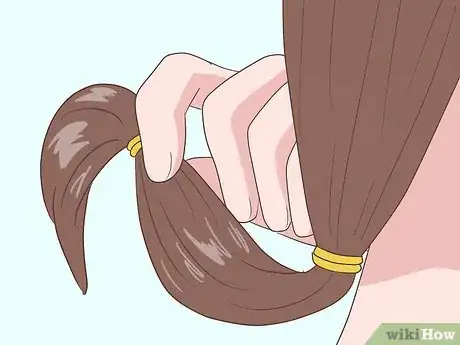 Imagen titulada Cut Your Own Long Hair Step 9