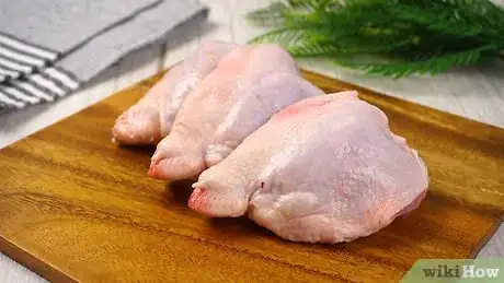 Imagen titulada Debone a Chicken Thigh Step 1