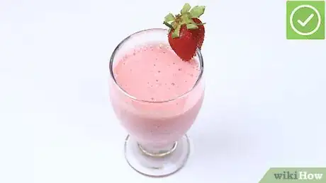 Imagen titulada Make Strawberry Milkshakes Step 4