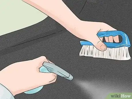 Imagen titulada Clean Cloth Car Seats Step 3