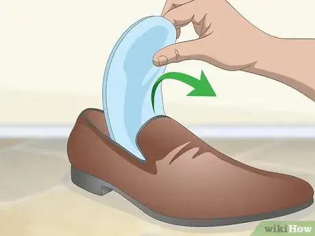 Imagen titulada Fix Holes in Shoes Step 2