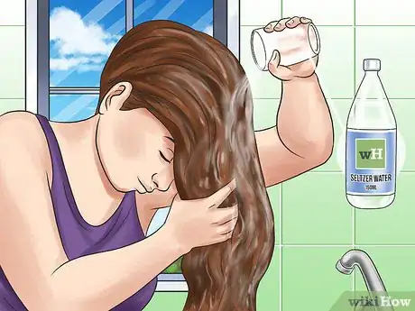 Imagen titulada Tame Frizzy Hair Quickly Step 11