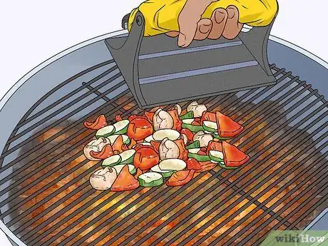 Imagen titulada Use a Grill Press Step 10