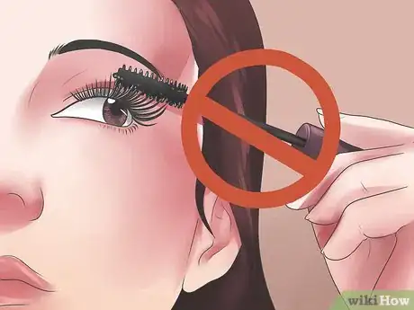 Imagen titulada Grow Back Your Eyelashes After They Fall Out Step 2