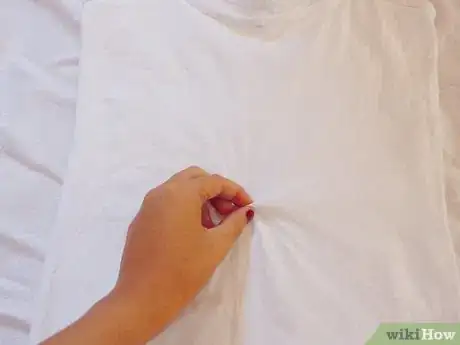 Imagen titulada Tie Dye a Shirt with Soda Ash Step 10