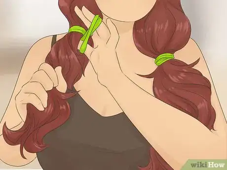 Imagen titulada Cut Curly Hair in Layers Step 5