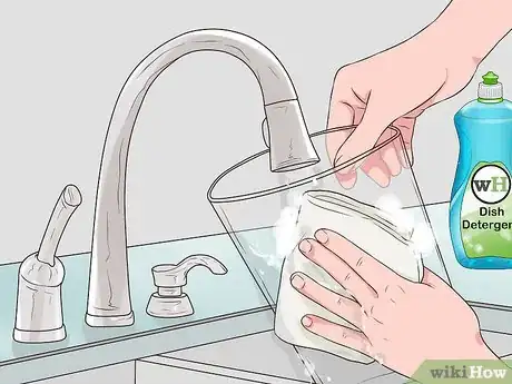 Imagen titulada Clean a Brita Pitcher Step 5