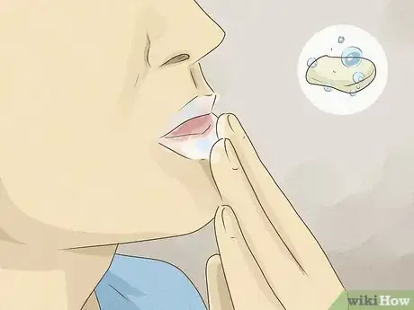 Imagen titulada Heal Lips After Biting Them Step 5